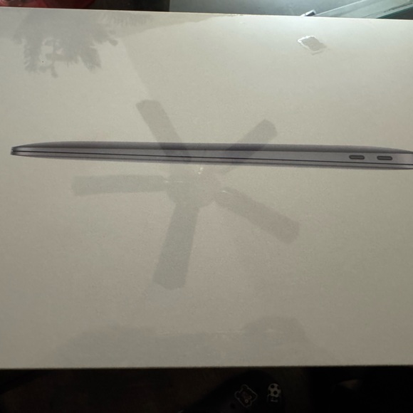 2020 Apple MacBook Air with Apple M1 Chip (13-inch, 8GB RAM, 256GB SSD Storage) - Picture 2 of 6